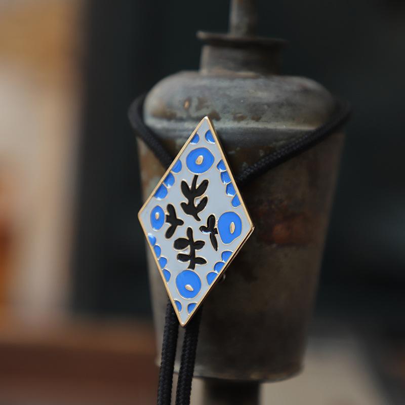 ボロタイ メンズ ポリエステル製 カラフル 小花柄 レトロ調 ひし形 コードループ ネックレス ペンダント スクールスタイル プレッピー カジュアル ファッション小物