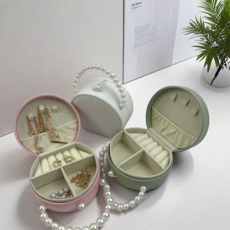 アクセサリーケース 携帯用 ミニ PUレザー ジュエリー収納ポーチ ピアス イヤリング ネックレス 指輪 ブレスレット 小物入れ 旅行 トラベル コンパクト パステルピンク マッチャグリーン パールホワイト