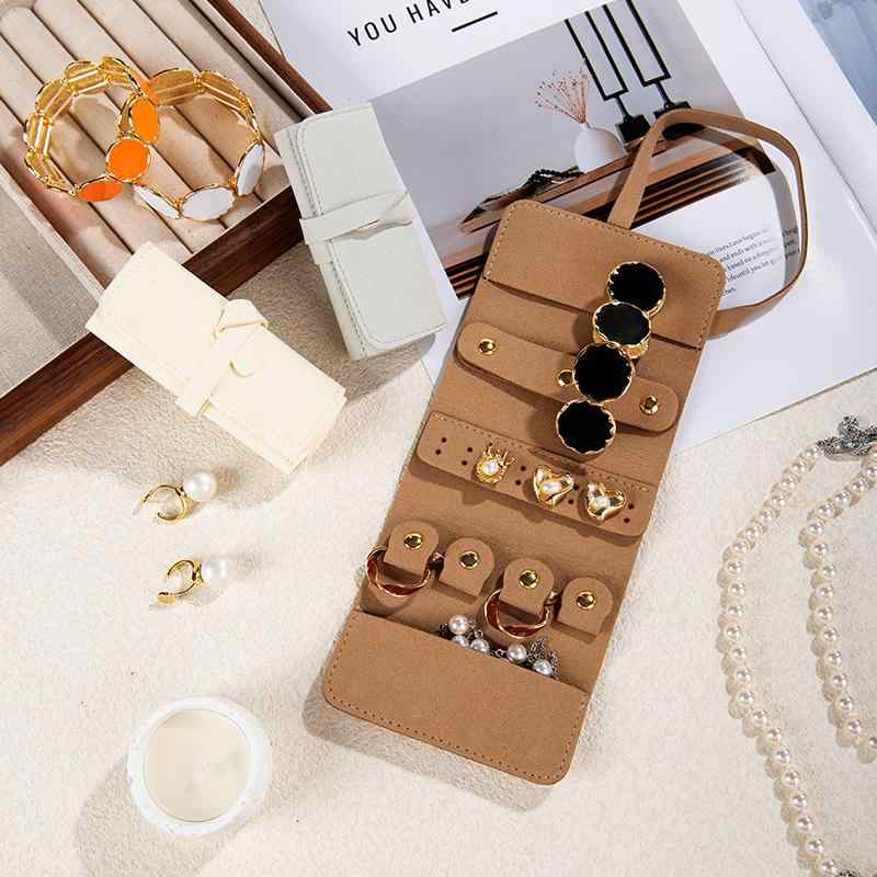 ジュエリーポーチ アクセサリーケース 旅行 携帯 ロール型 レザー ミニ 収納 ピアス イヤリング ネック..