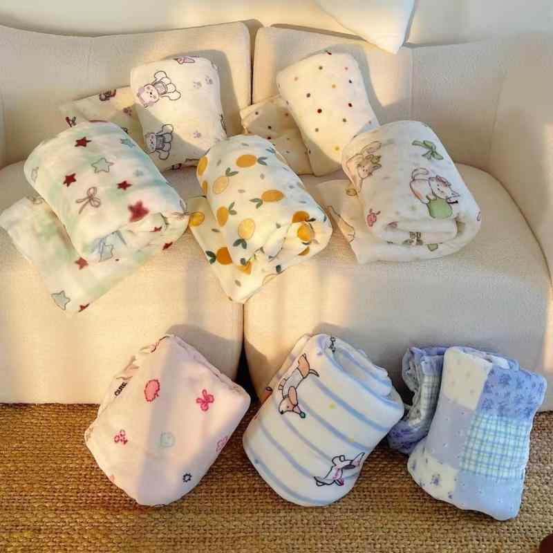 毛布 厚手 両面 かわいい ポップ キャラクター柄 再生繊維 ポリエステル ブランケット ひざ掛け 掛け布団 四季 ふんわり やわらか リビング 寝室 お昼寝 ケット