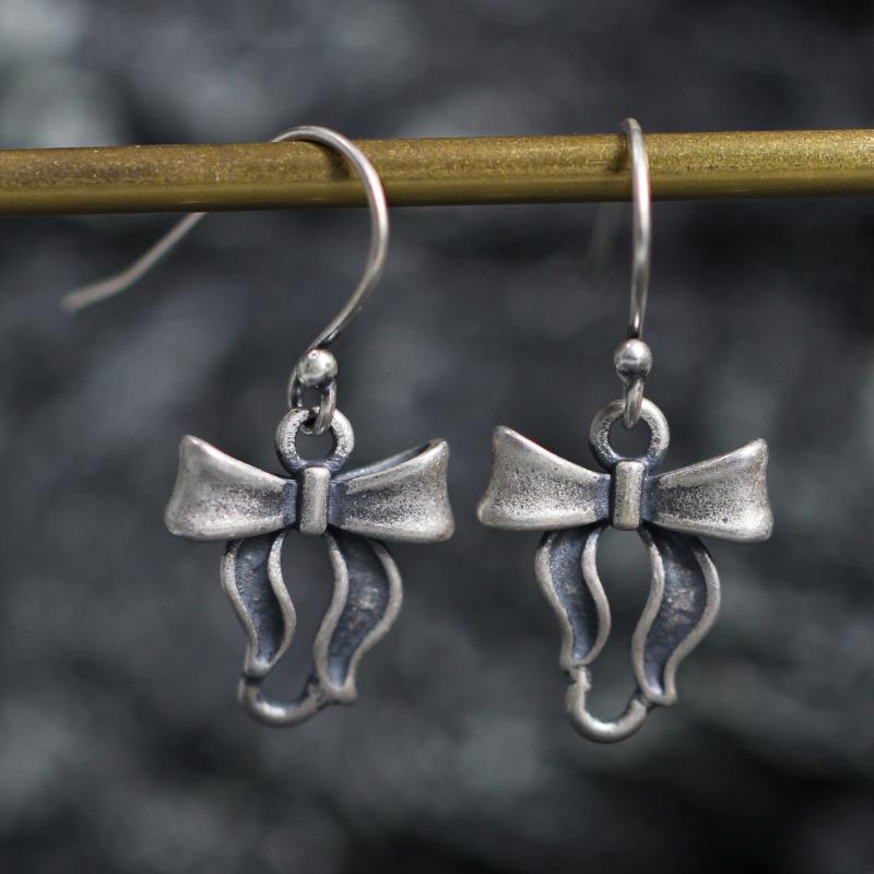 ピアスパーツ イヤリングパーツ レディース 女性用 925シルバー フロスト加工 マット仕上げ ヴィンテージ加工 レトロ アンティーク調 リボン DIY手芸部品