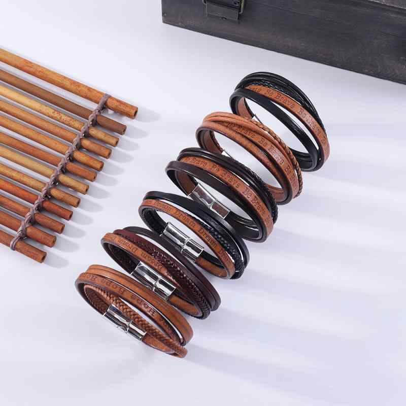 ブレスレット 男女兼用 レザー 革 多層 編み込み アルファベット柄 シンプル 個性派 レトロ カジュアル 普段使い おしゃれ 腕輪 アクセサリー