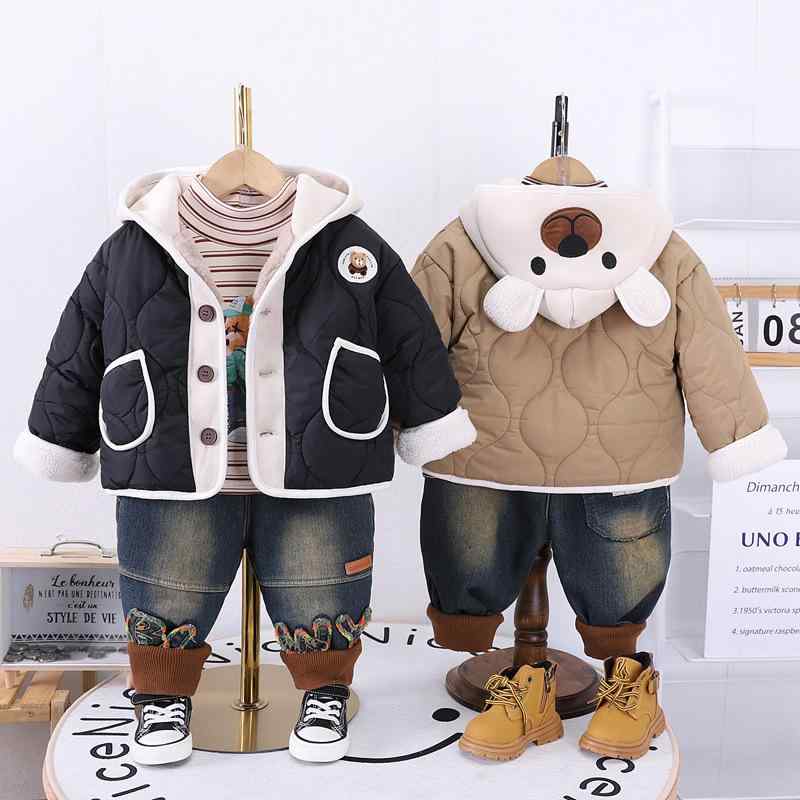 ・性別: 男性・スタイル: カジュアル・セットアップタイプ: パンツセット・セット点数: スリーピース・ギフト内容: 服装・対象年齢層: 1〜3歳・袖丈: 長袖・フード: 付き・パンツ丈: ロング・生地加工: 柔軟加工・厚さ: フリース・柄: 動物、ストライプ、キャラクター、抽象柄・生地名: 綿・主な素材: ラビットファー95%・安全基準: Aクラス・留め具: シングルボタン・カラー展開: カーキ、ブラック・適合身長: 80cm、90cm、100cm、110cm、120cm・カテゴリ: 子供用セットアップ