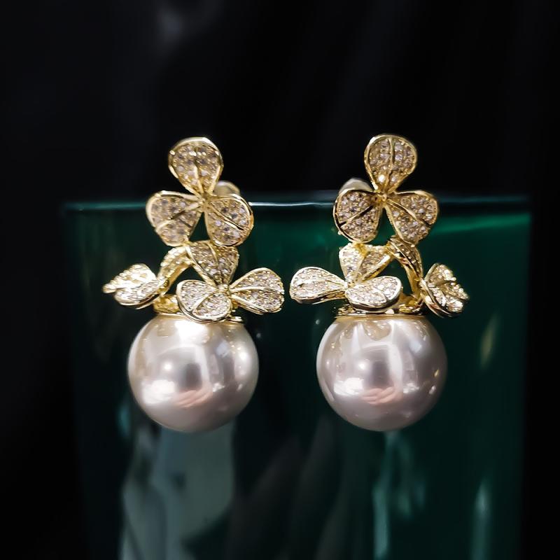 ピアス 日韓風 クローバー 花 モチーフ 揺れる パール ジルコニア S925シルバーポスト ゴールド 上品 エレガント 華やか かわいい フェミニン 春夏