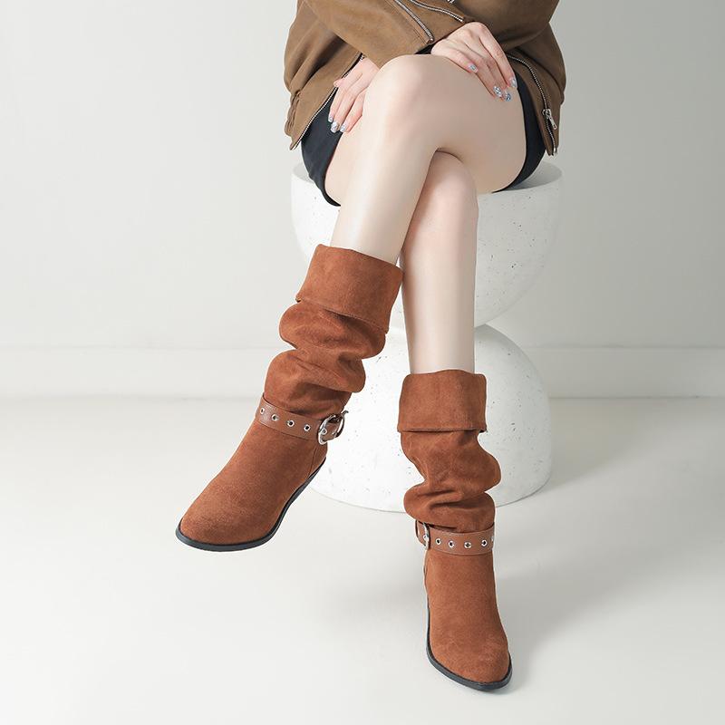 ブーツ レディース 女性用 スエード 起毛素材 2WAY ロングブーツ ポインテッドトゥ チャンキーヒール 太ヒール ハイヒール ベルトバックル シャーリング くしゅくしゅ カジュアル ファッション 秋冬