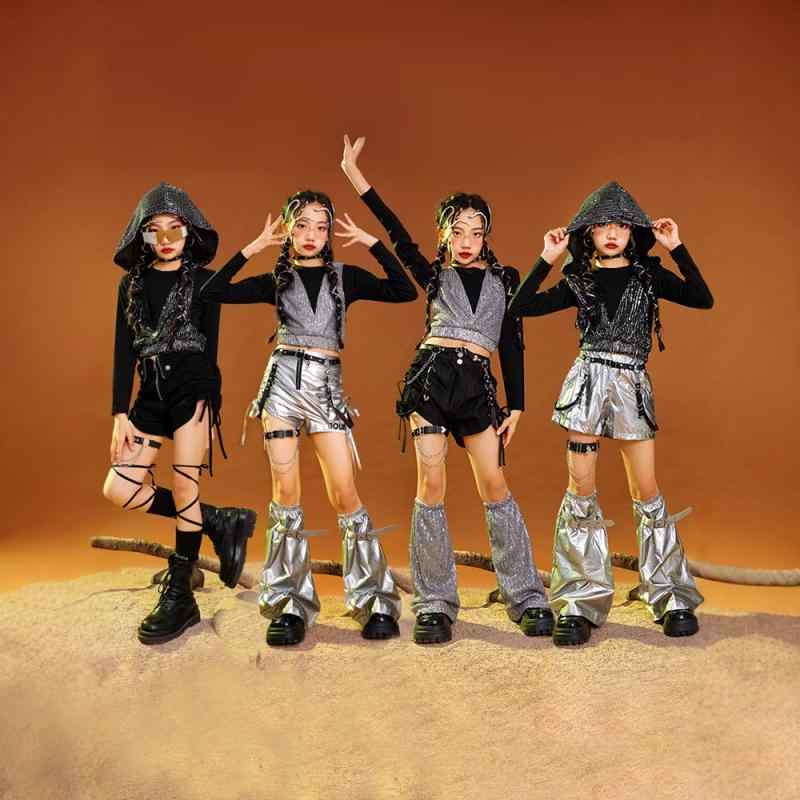 キッズ 女の子 ダンスウェア ジャズ ヒップホップ ストリート クール フード付き ロングスリーブ ショートパンツ スパンコール レザー調 銀色 発表会 イベント ステージ衣装