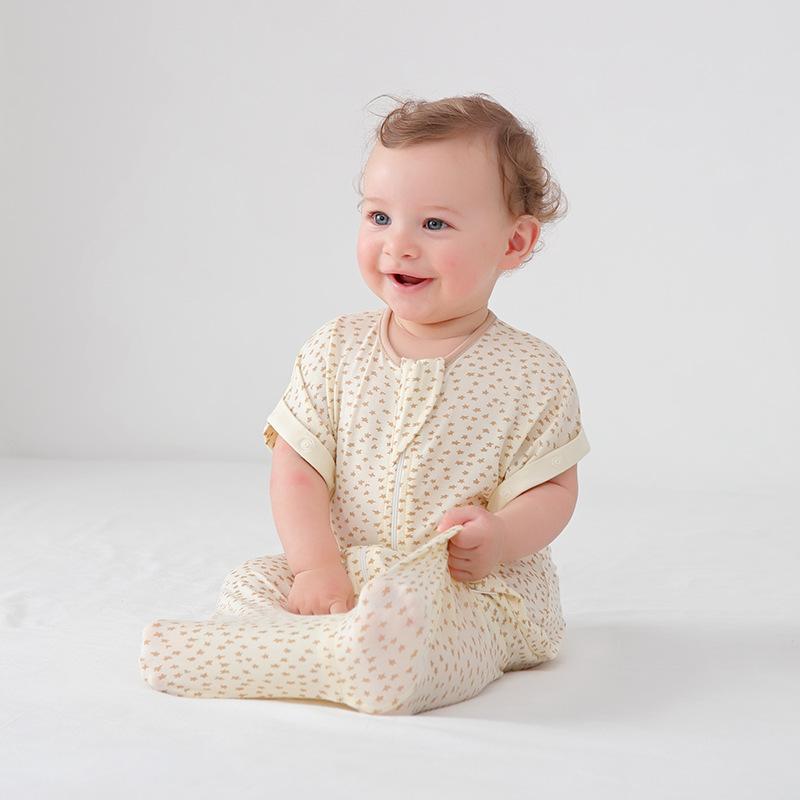 ベビー スリーパー 新生児 乳児 男の子 女の子 男女兼用 モロー反射防止 びくつき安眠 寝冷え防止 蹴り飛ばし対策 おくるみ ウェア型 薄手 両用袖 モダール素材 星柄 ハート柄 夏用