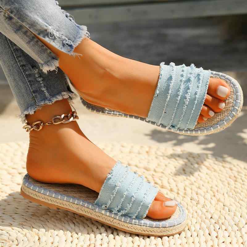 サンダル レディース 女性用 欧米風 フラットソール ペタンコ ワンストラップ フリンジ タッセル 外履き 大きいサイズ ゆったりサイズ 春夏 カジュアル 合成皮革 軽量 通気性 滑り止め 耐摩耗性 ブラック