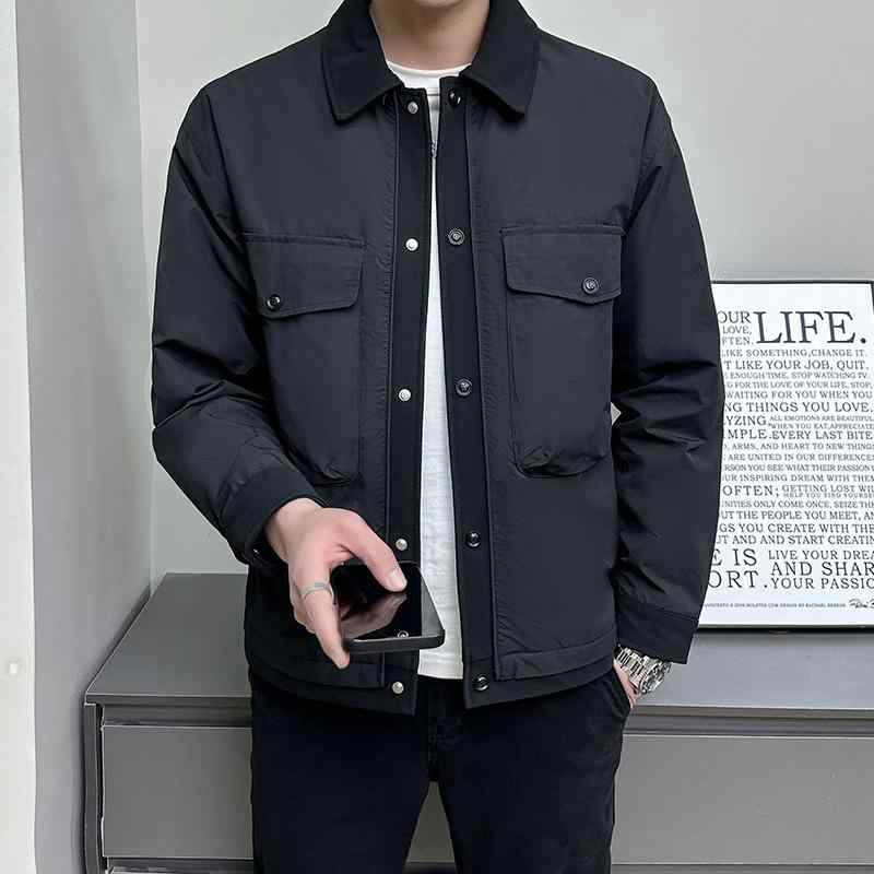 ・カテゴリ: ジャケット・スタイル: カジュアル・ネックライン: 襟付き・フィット: スタンダード・前立て: シングルブレスト・柄: 無地・生地: 化学繊維混紡・主な素材: ポリエステル 100%・裏地素材: ポリエステル 100%・シーン...