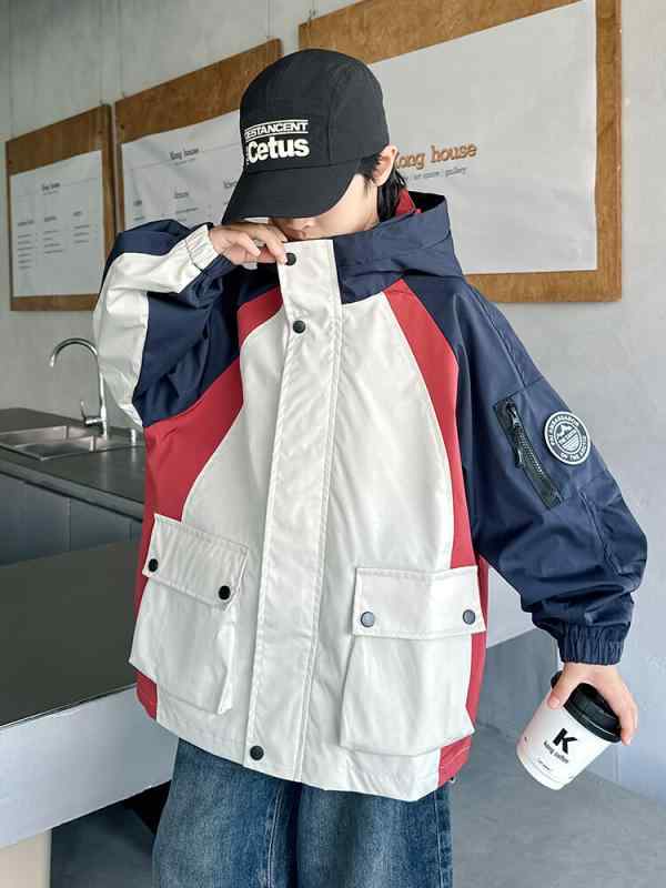 ジャケット 男の子 ジュニア ウインドブレーカー マウンテンパーカー 春秋 フード付き ジップアップ ポ..