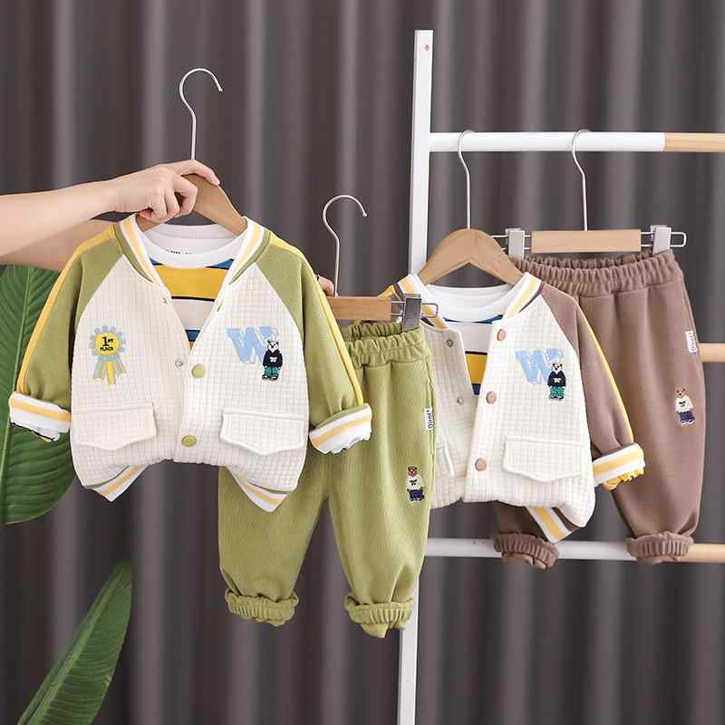 ・対象性別: 男・スタイル: 韓国風・セット種類: パンツセット・セット点数: 3点セット・対象年齢: 1〜3歳 (80〜100cm)・袖丈: 長袖・パンツ丈: ロング・生地加工: 柔軟加工・厚さ: 普通・柄: カートゥーン、アルファベット・主な素材: 綿90%・留め具: ボタン・カラー展開: Wクマ3点セット グリーン、Wクマ3点セット ブラウン・サイズ展開: 80cm、90cm、100cm、110cm、120cm・カテゴリ: 子供用セットアップ