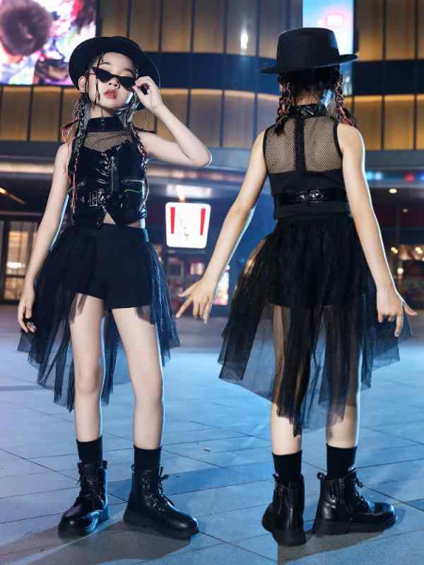 ダンス 衣装 キッズ 女の子 ジャズダンス 発表会 舞台 ステージ モデル ランウェイ ファッション トレンド おしゃれ 個性的 セットアップ ノースリーブ レザー調 メッシュ チュール スカート風パンツ ポリエステル ブラック