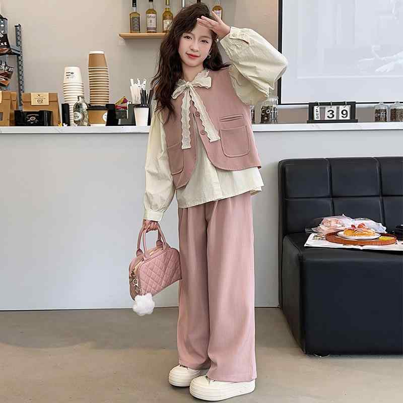 ・カテゴリ: キッズセットアップ ・性別: 女 ・スタイル: カジュアル ・セットタイプ: パンツセット ・セット内容: 3点セット ・対象年齢: 中大童 (8歳以上、身長140cm以上) ・袖丈: 長袖 ・パンツ丈: ロング ・加工: 柔軟加工 ・厚さ: 普通 ・柄: 無地 ・要素: スポーツ、セットアップ、トレンド、欧米 ・素材: 綿混紡 ・主な素材: ポリエステル ・主な素材含有率: 95% ・安全等級: B類 ・開閉様式: プルオーバー ・カラー: ピンク ・身長: 130cm, 140cm, 150cm, 160cm, 170cm