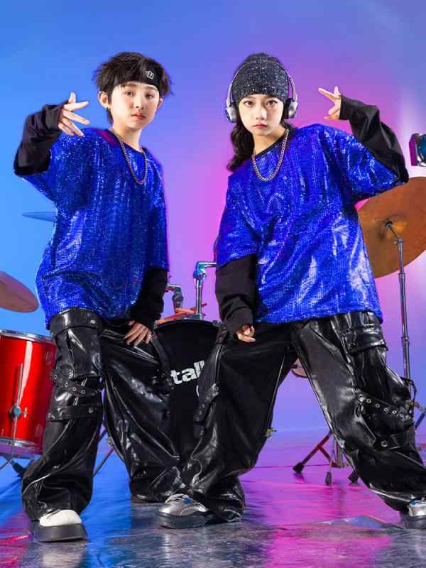 キッズ 男の子 女の子 ストリートダンス ヒップホップ ドラム演奏 スパンコール 発表会 イベント パフォーマンスウェア 光沢 PUレザー 上下セット ブルー ブラック フェイクレイヤード スウェット 長ズボン