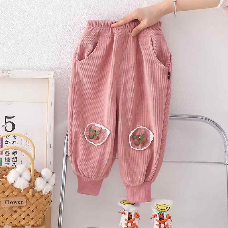 ・主な素材: 綿93%・丈: ロング丈・性別: 女の子・対象年齢: 1〜3歳 (80〜100cm)・カテゴリ: カジュアルパンツ・加工: 柔軟加工・柄: 花柄・デザイン: 可愛い・ウエスト: ミドルウエスト・ウエスト仕様: ゴムウエスト・カラー展開: ピンク、ブラウン、カーキ・サイズ展開: 80cm、90cm、100cm、110cm、120cm