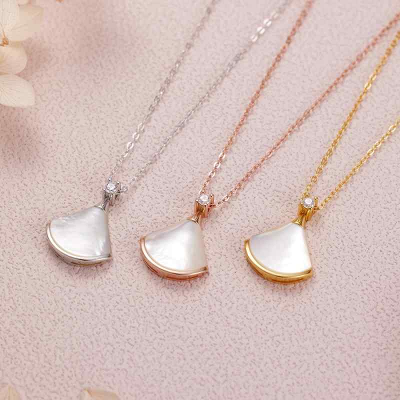 ネックレス S925シルバー 天然マザーオブパール シェル スカートモチーフ 扇形 ペンダント 鎖骨チェーン 上品 エレガント 普段使い 通勤 ゴールド プラチナ ローズゴールド 春夏