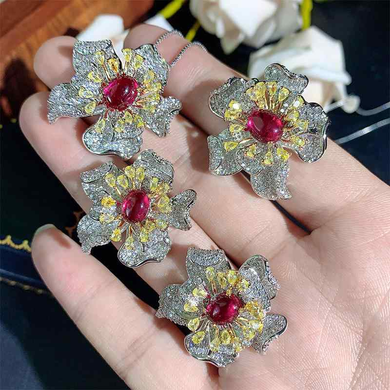 ジュエリー レディース アクセサリー ルビー カラーストーン フラワー 花モチーフ ジルコニア 指輪 リング ネックレス ピアス イヤリング セット 高級感 軽やか エレガント 上品 ファッション 普段使い デート パーティー プレゼント