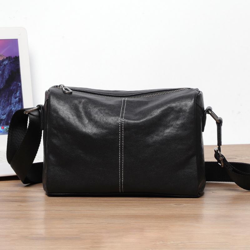 ショルダーバッグ メンズ 男性用 ワンショルダー 斜め掛け 本革 ヌメ革 柔らかい 牛革 通勤 日常使い シンプル 高級感 ミニバッグ ピロー型 ブラック