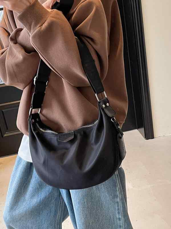 バッグ レディース 高級感 大容量 韓国風 シンプル レトロ ショルダーバッグ ナイロン ブラック 軽量 斜めがけバッグ 鞄 デイリーユース ソフト ギョーザ型
