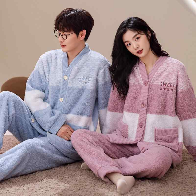 パジャマ レディース メンズ ペア カップル ナイトウェア サンゴフリース 裏起毛 厚手 保温 あったか ふわふわ もこもこ Vネック 長袖 長ズボン 前開き 上下セット ルームウェア 部屋着 ホームウェア 外出可能 普段使い シンプル 秋冬