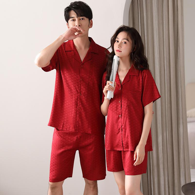 ・カテゴリ: セットアップ・素材: アイスシルク・トップスデザイン: カーディガン・主な素材: ポリエステル90%〜95%・厚さ: 薄手・ネックライン: 襟付き、ポロ襟・袖丈: 3分袖・丈: ショートパンツ・用途: リラックス、睡眠、部屋着、快適、外出可能・適用シーン: アウトドア、部屋着・サイズ展開: M, L, XL, XXL, XXXL・スタイル: エレガント