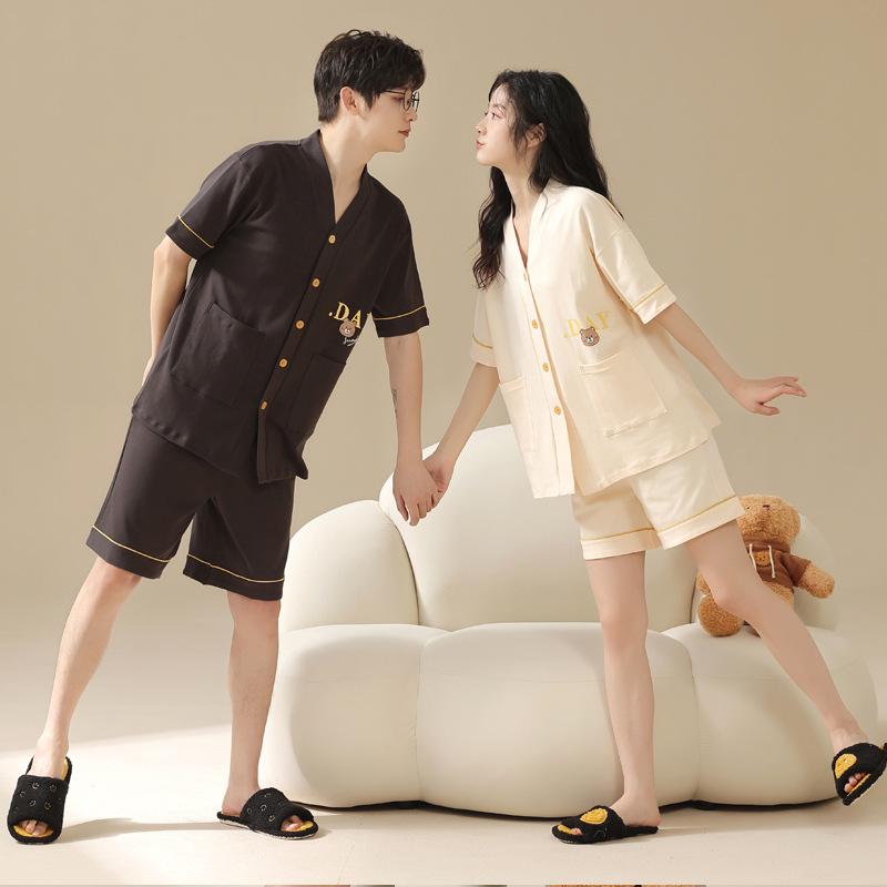 ・カテゴリ: セットアップ・主な素材: 綿100%・スタイル: カーディガン、シンプルカジュアル・厚さ: 薄手・ネックライン: Vネック・袖丈: 半袖・丈: ショートパンツ・機能: リラックス、通気性、伸縮性、部屋着、涼感、快適、普段使い・適用シーズン: 夏、春、秋・適用シーン: アウトドア、部屋着、ホテル・リゾート・サイズ展開: M、L、XL、XXL、XXXL