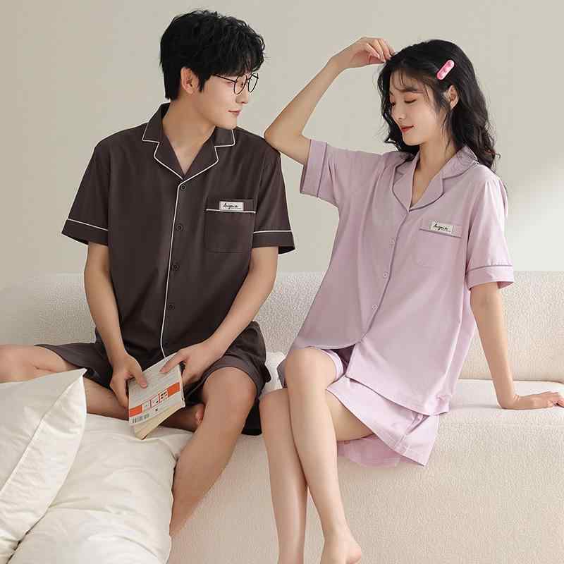 ・カテゴリ: セットアップ・主な素材: 綿95%-100%・スタイル: カーディガン、シンプルカジュアル・厚さ: 薄手・生地厚さ: 141-160g/m²・ネックライン: 襟付き、ポロネック・袖丈: 三分袖・股下丈: ショートパンツ・機能: リラックス、通気性、伸縮性、快適・シーン: アウトドア、部屋着、ホテル、結婚式・サイズ展開: M、L、XL、XXL、XXXL