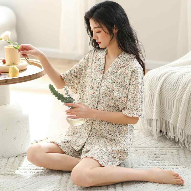ルームウェア レディース ママ向け 半袖 ショートパンツ 短パン 上下セット 小花柄 襟付き ストレッチコットン 伸縮性 綿 ゆったり 大きいサイズ 体型カバー 部屋着 パジャマ ワンマイルウェア 春夏 薄手 快適 リラックス