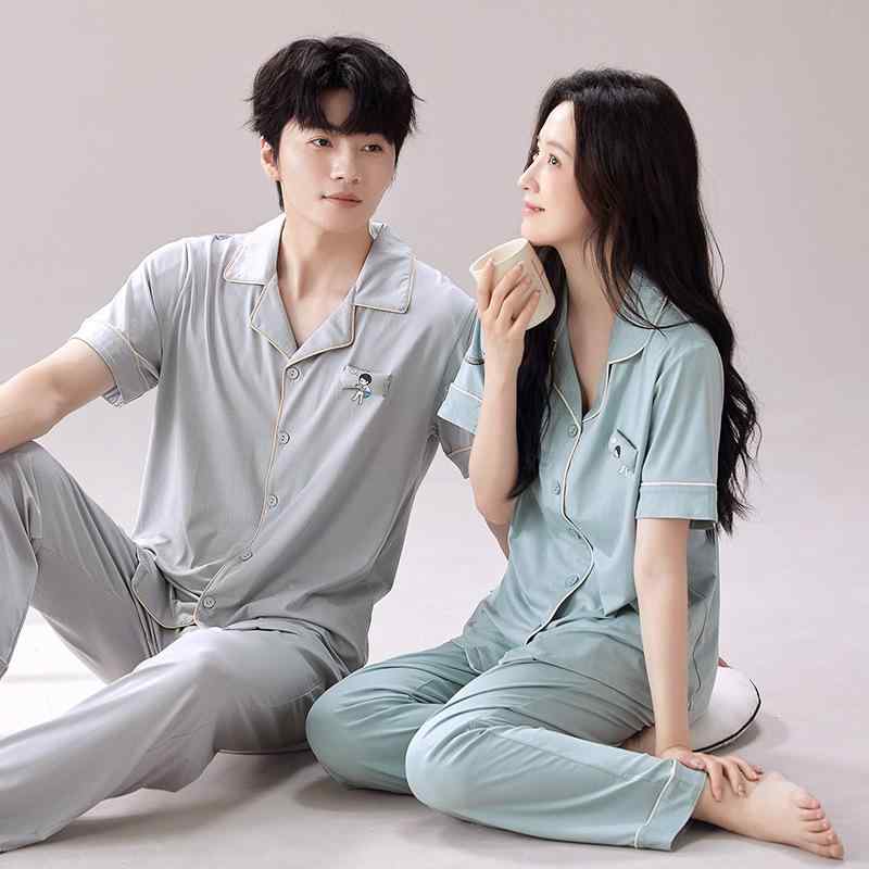 ・カテゴリ: セットアップ・スタイル: カーディガン、シンプルカジュアル・主な素材: モダール90%〜95%・厚さ: 薄手・ネックライン: 襟付き、ポロ襟・袖丈: 半袖・丈: ロングパンツ・機能: 休日、睡眠、部屋着、快適、外出着・シーン: アウトドア、部屋着・カラー展開: メンズグレー、レディースアプリコット、メンズブルーグレー、メンズライトグレー、レディースライトグリーン、メンズダークグレー、レディースライトピンク、メンズスカイブルー、レディースコーラル、メンズフォグブルー、レディースライトパープル・サイズ展開: M、L、XL、XXL、XXXL