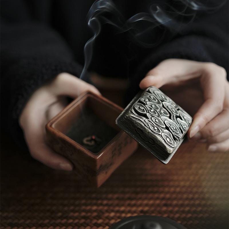 香炉 寿山石製 天然石 手彫り 彫刻 錫製蓋 沈香用 薫香 お香立て 香入れ 香盒 茶道 茶道具 和室 書斎 ..