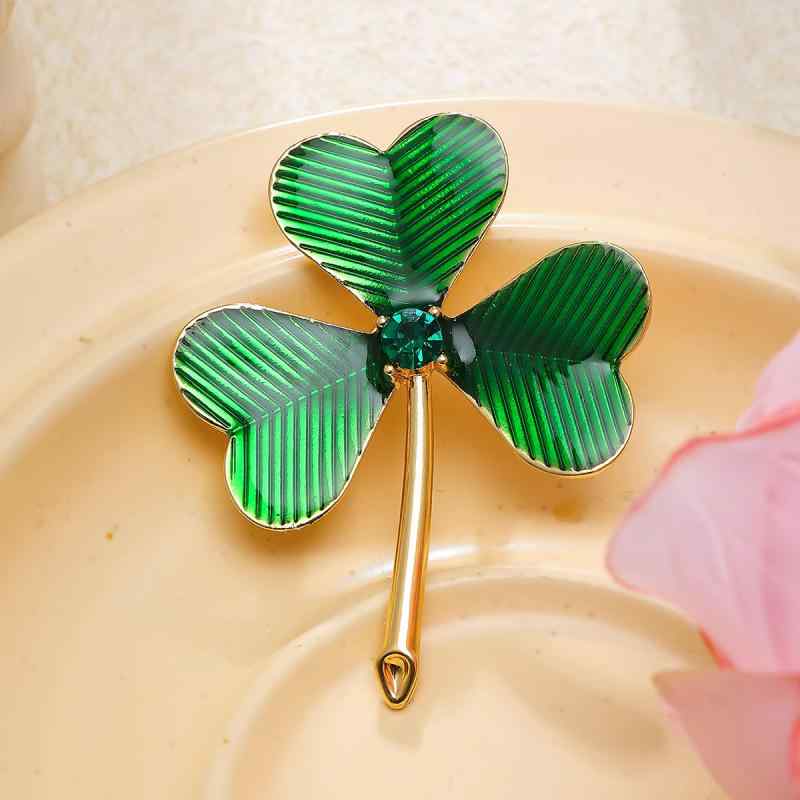 胸飾り 男女兼用 緑 グリーン ドリップオイル ラインストーン クローバー 三つ葉 ブローチ 高級感 個性的 スーツ 礼服 フォーマル 結婚式 パーティー 普段使い おしゃれ 欧米風 合金製 電気メッキ加工 アクセサリー ジュエリー(x2)
