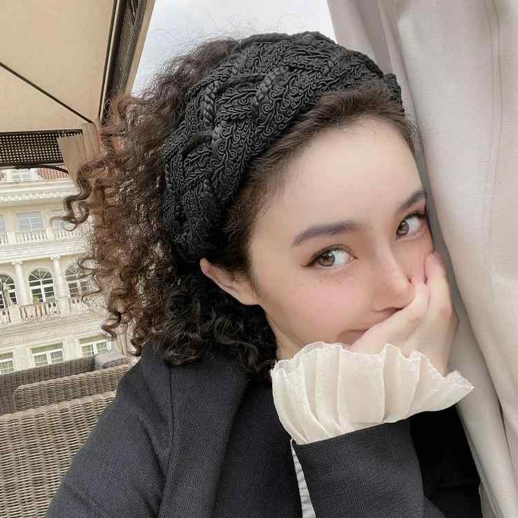 カチューシャ レディース 小顔効果 高めシルエット ボリュームアップ 幅広 三つ編み 立体感 布製 ブラック レトロ アンティーク調 上品 エレガント ヘアバンド 通勤 オフィス ヘアアクセサリー(x2)