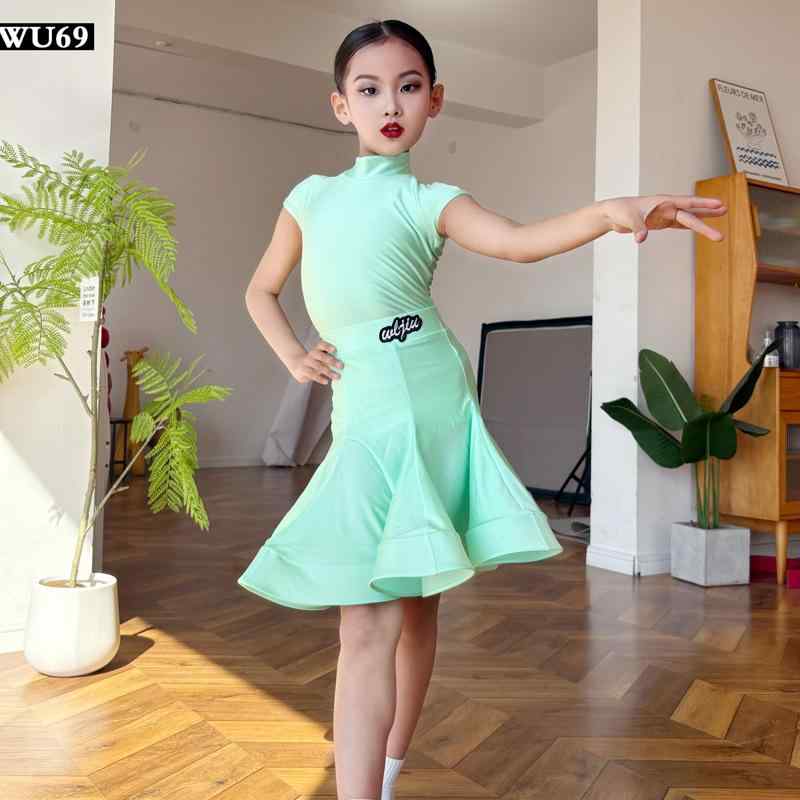 ダンスウェア ジュニア 女の子 ラテンダンス 社交ダンス 規定 競技用ドレス 発表会 パフォーマンス フレアスカート ナイロン 無地 伸縮性 軽量 速乾