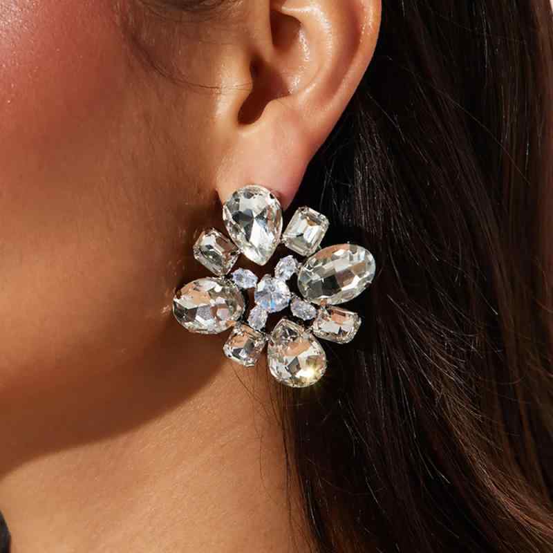 ピアス イヤリング レディース 欧米風 フラワー 花びらモチーフ 大ぶり ラインストーン 高級感 上質 精巧 電気メッキ加工 ゴールド シルバー ファッション小物 パーティー イベント 万能 コーデ