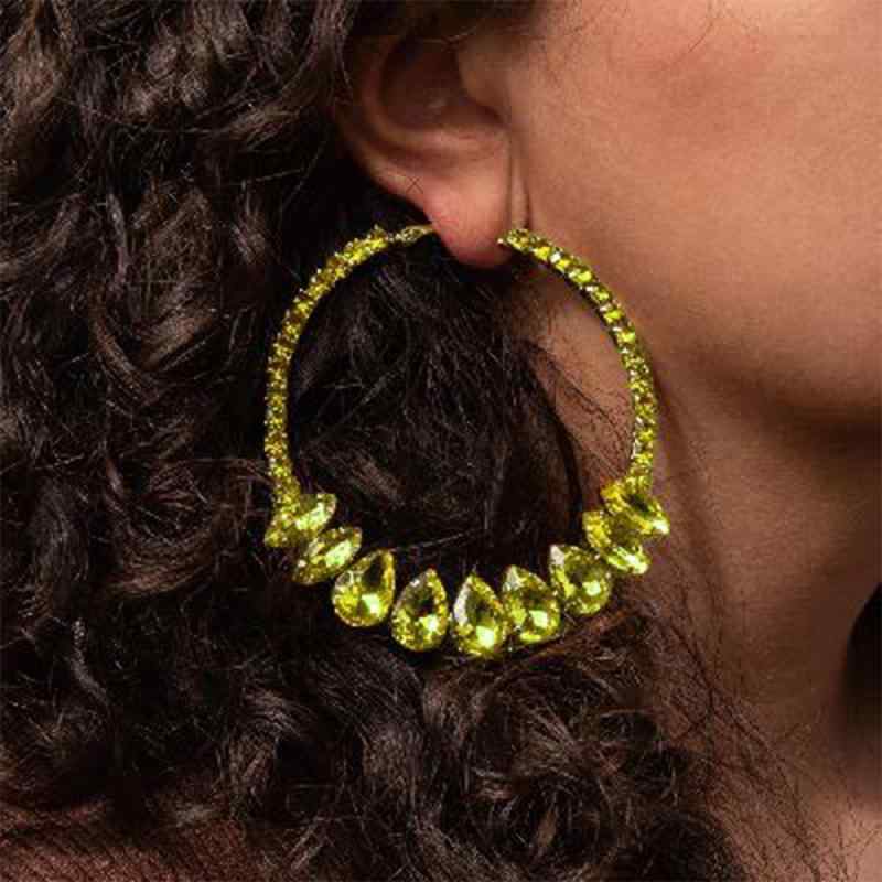 ピアス レディース 欧米風 エレガント フープピアス 丸型 幾何学モチーフ ジルコニア ラインストーン 高級感 上品 電気メッキ加工 ゴールド シルバー おしゃれ オフィス カジュアル 通勤 デート 秋冬 耳飾り