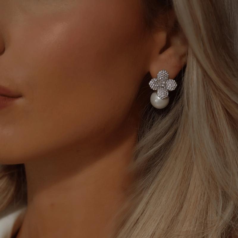ピアス レディース フレンチスタイル パール ラインストーン フラワーモチーフ シルバー ゴールド 上品..