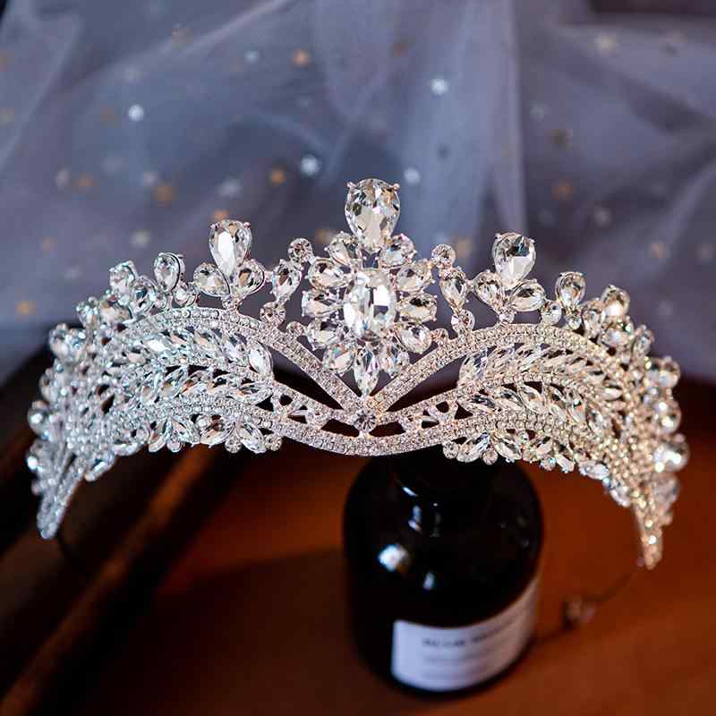 ヘッドドレス レディース 新婦 花嫁 ウェディングドレス 結婚式 婚礼 豪華 エレガント ティアラ クラウン 髪飾り ヘアアクセサリー キラキラ輝く ボリューム感 クリスタル ラインストーン 合金製 レトロ 電気メッキ加工