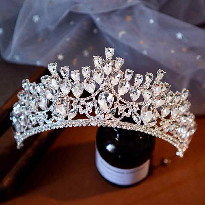 ヘッドドレス レディース ブライダル ティアラ クラウン 結婚式 ウェディング 披露宴 二次会 パーティー 花嫁 髪飾り ラインストーン ジルコニア 豪華 高級感 エレガント 上品 華やか ヨーロピアン