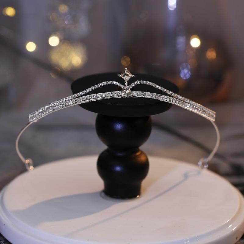 ティアラ 花嫁 女性用 王冠 ヘッドドレス クラウン 髪飾り カチューシャ プリンセス 華やか ラインスト..