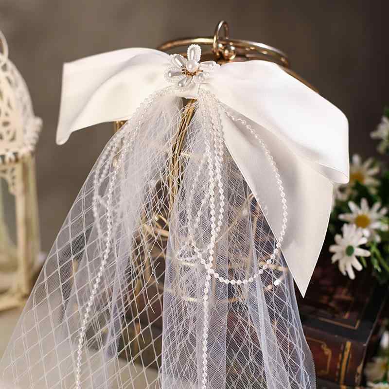 ベール レディース ウェディング 結婚式 花嫁 ブライダル 入籍 前撮り 後撮り セレモニー フォト撮影 ショート丈 フレンチ レトロ クラシック メッシュ チュール リボン 蝶結び ホワイト オフホワイト
