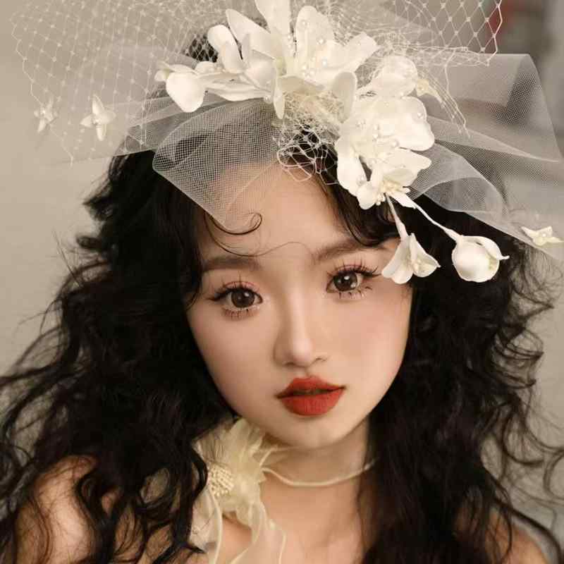 ヘッドドレス ウェディング ブライダル フレンチ ロマンティック アンティーク レトロ 花 フラワー パール ヘアクリップ ホワイト 布製 結婚式 披露宴 前撮り 花嫁 エレガント 上品 華やか