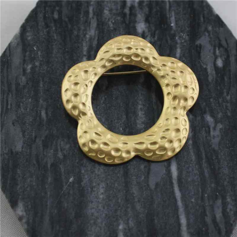 ・素材: 合金・スタイル: レディース・モチーフ: 花・加工: 電鍍・カラー: マットゴールド・機能: 露出防止・種類: ブローチ