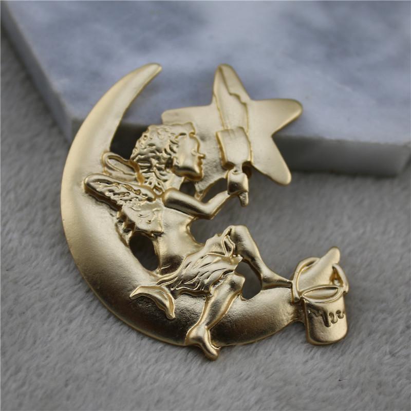 ブローチ レトロ クラシック 天使 エンジェル アートモチーフ メタル 合金製 浮彫り マット 電気メッキ..