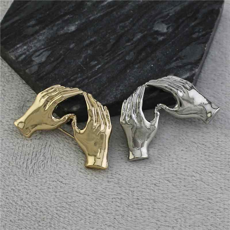 ブローチ 男女兼用 両手ハートモチーフ 個性的 ユニーク 高級感 上品 合金製 電気メッキ加工 ゴールド ..