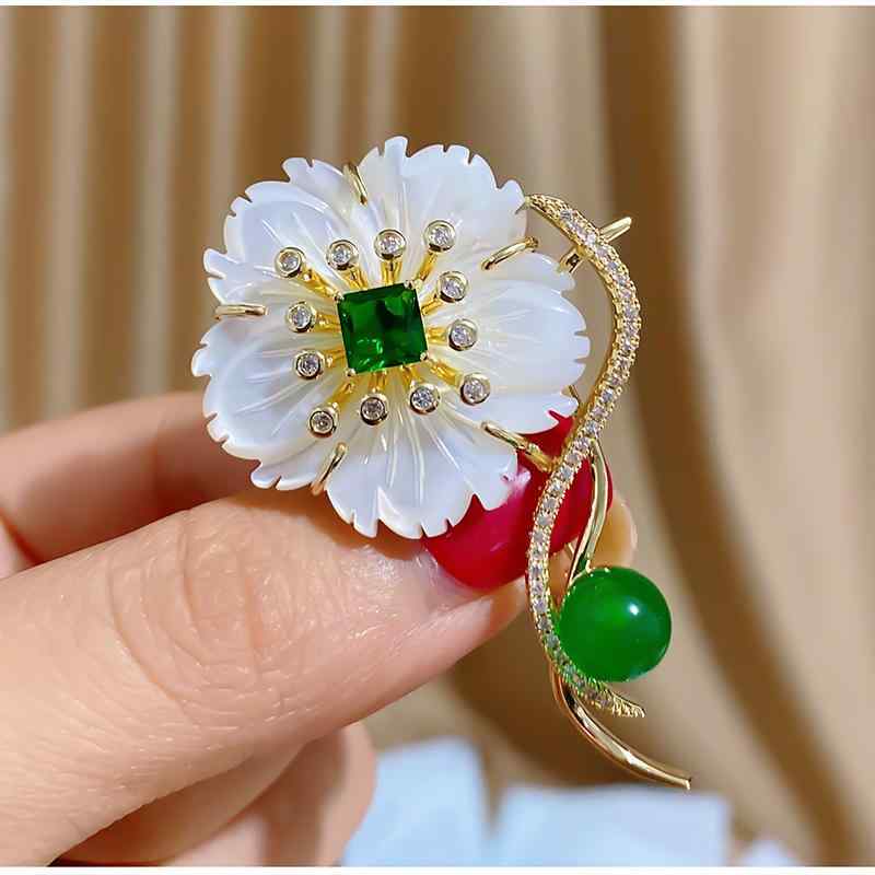 ブローチ 男女兼用 チャイナスタイル エスニック 中国結び シェルモチーフ フラワーデザイン ジルコニア 宮廷風 高級感 個性的 ピンブローチ コサージュ アクセサリー スーツ ジャケット OL オフィス カジュアル 通勤 フォーマル