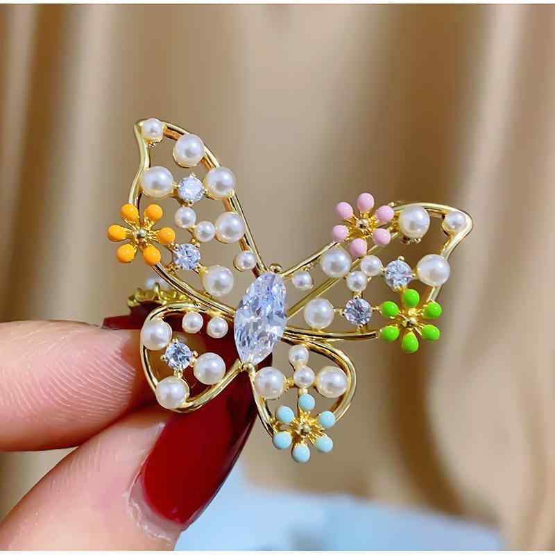 ブローチ レディース 日韓デザイン 韓国風 高級感 カラフル 透かし彫り ジルコニア 蝶 バタフライ エレガント 上品 銅製 パーティー セレモニー 結婚式 入学式 卒業式 普段使い 万能