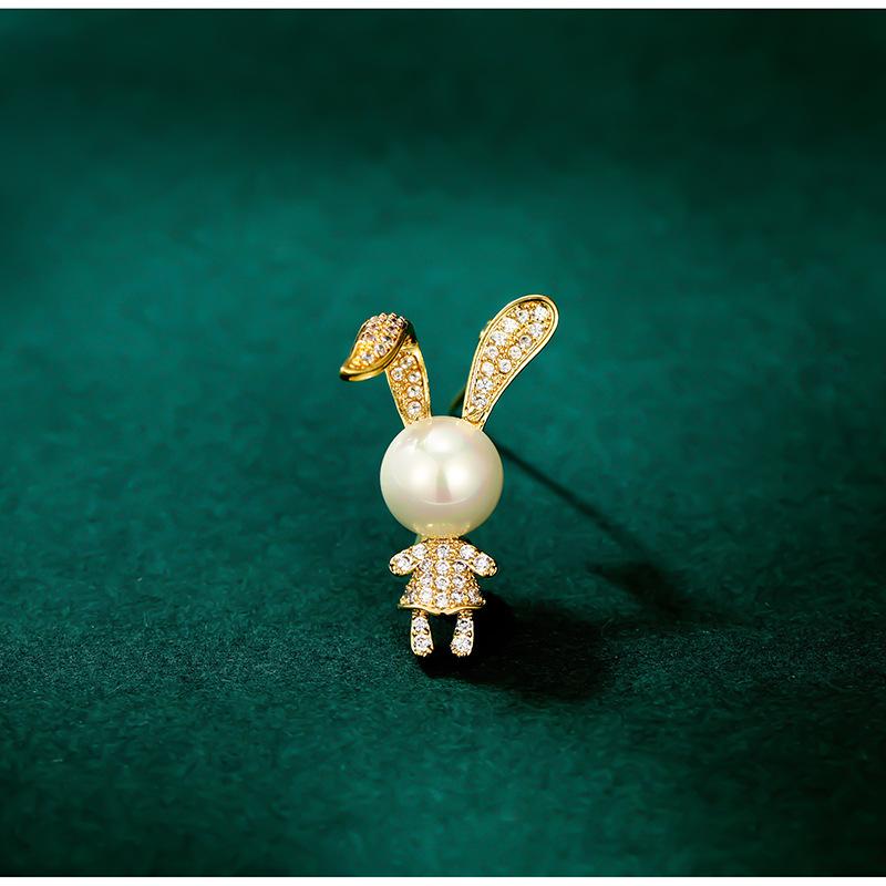 ブローチ レディース 秋冬 高級感 かわいい カートゥーン うさぎ ラビット 金メッキ フェイクパール ア..