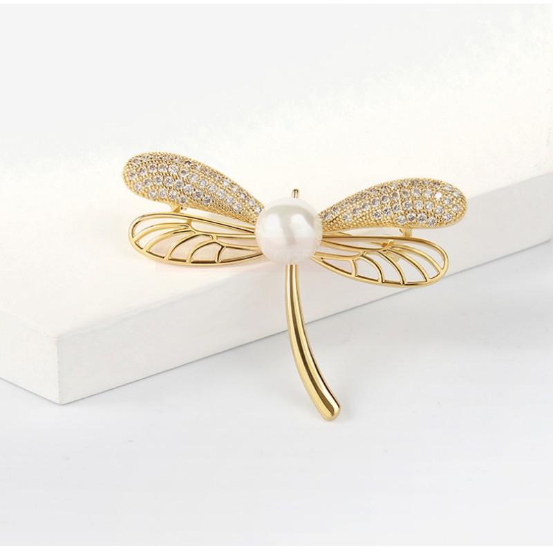 ブローチ レディース トンボモチーフ ジルコニア 淡水パール マイクロセッティング エレガント 上品 華やか スーツ ジャケット コート フォーマル 結婚式 入学式 卒業式 パーティー 普段使い ワンポイント アクセサリー
