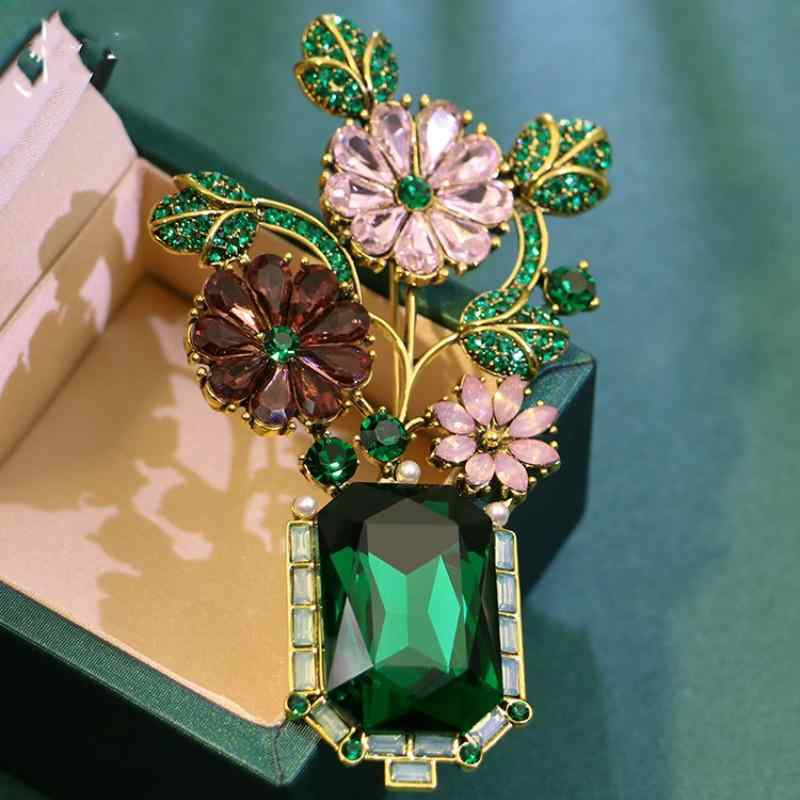ブローチ レディース フレンチ レトロ グリーン クリスタル 花モチーフ 高級感 エレガント 上品 欧米風..