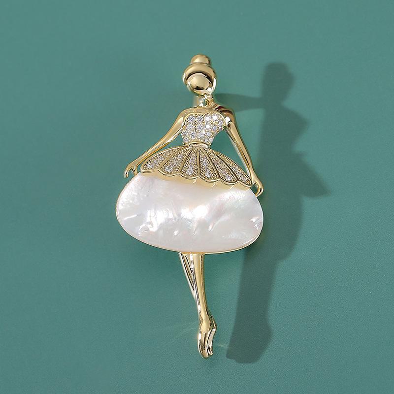 ブローチ レディース 天然シェル バレリーナ ジルコニア マイクロセッティング 精巧 韓国風 上品 万能 多機能 カジュアル フォーマル 金色 ファッション小物
